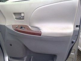 2011 TOYOTA SIENNA SILVER XLE 3.5 AT 2WD.  Z24871